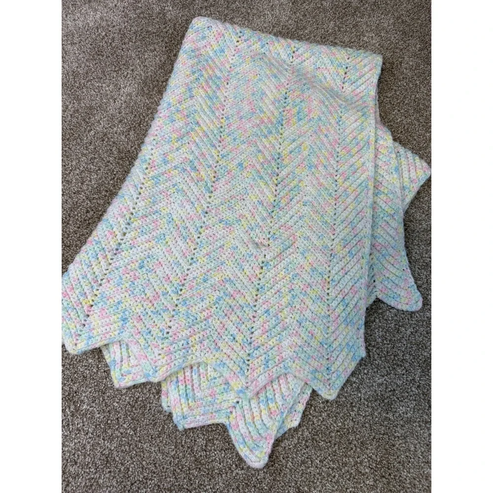 Handmade Crochet Baby Blanket Pastel Multicolor Chevron Ripple Zig‎ Zag 35x28